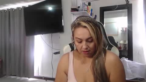 Snapshot of scarlettbellee chatting on April 23, 2026, 3:25 pm Scarlett online show from April 23, 2026, 3:25 pm