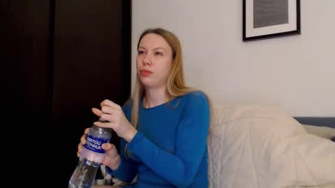 Scarlett online show from November 17, 2025, 3:29 pm