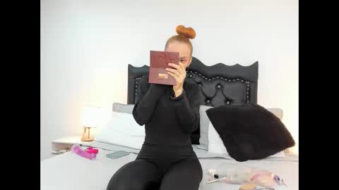Snapshot of scarlettmilf_cg chatting on February 12, 2025, 12:22 pm Scarlett online show from February 12, 2025, 12:22 pm