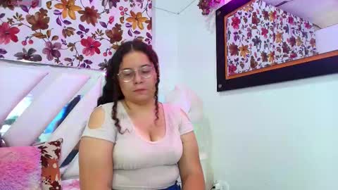 Snapshot of scarlettvelvet4u chatting on October 20, 2025, 12:27 pm Scarlet online show from October 20, 2025, 12:27 pm