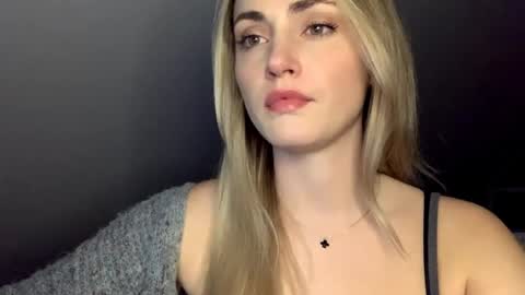 ScarlettxBlonde online show from April 22, 2026, 8:10 pm