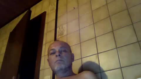 Snapshot of schnibschnab chatting on October 19, 2025, 12:11 am schnibschnab online show from October 19, 2025, 12:11 am