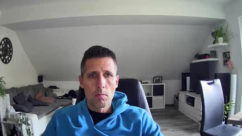 Snapshot of schnuckigeil chatting on October 15, 2025, 1:00 pm Dildomen online show from October 15, 2025, 1:00 pm