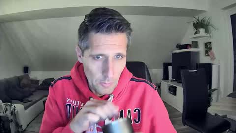 Snapshot of schnuckigeil chatting on November 10, 2025, 6:18 pm Dildomen online show from November 10, 2025, 6:18 pm