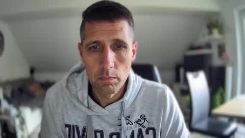 Snapshot of schnuckigeil chatting on November 18, 2025, 10:20 am Dildomen online show from November 18, 2025, 10:20 am