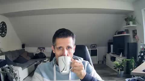 Snapshot of schnuckigeil chatting on December 17, 2025, 2:01 pm Dildomen online show from December 17, 2025, 2:01 pm