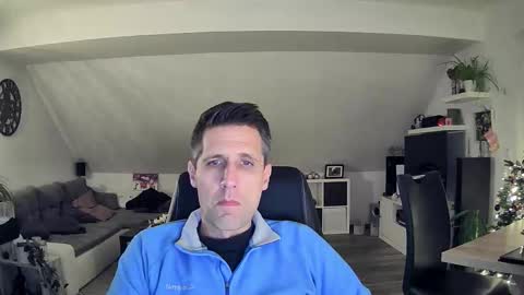 Snapshot of schnuckigeil chatting on December 18, 2025, 7:31 pm Dildomen online show from December 18, 2025, 7:31 pm