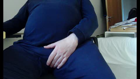 Snapshot of schwanz2023 chatting on December 18, 2024, 1:23 pm Mick online show from December 18, 2024, 1:23 pm