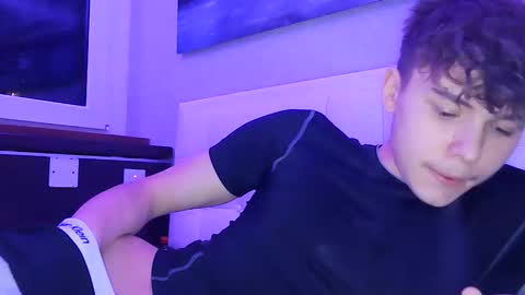 Snapshot of schwarzsommer chatting on November 17, 2025, 2:50 am M18 online show from November 17, 2025, 2:50 am