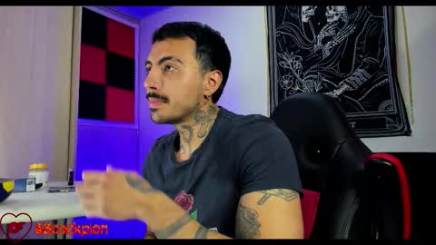 Snapshot of scockpion_ chatting on October 20, 2025, 3:51 am Alejandro help me to reach 200 thumps up online show from October 20, 2025, 3:51 am