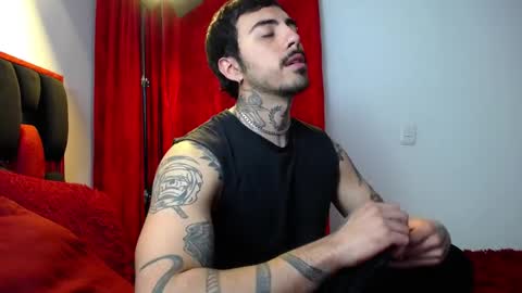 Snapshot of scockpion_ chatting on April 13, 2026, 7:14 am Alejandro help me to reach 200 thumps up online show from April 13, 2026, 7:14 am