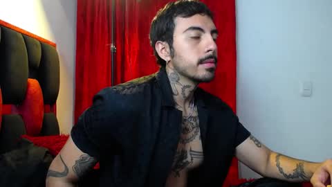 Snapshot of scockpion_ chatting on April 14, 2026, 7:36 am Alejandro help me to reach 200 thumps up online show from April 14, 2026, 7:36 am