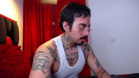 Snapshot of scockpion_ chatting on May 12, 2026, 5:59 am Alejandro help me to reach 200 thumps up online show from May 12, 2026, 5:59 am