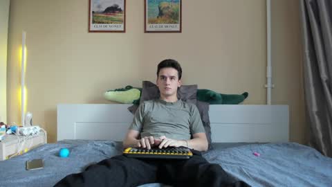 Snapshot of scooby_r chatting on December 4, 2024, 10:02 am Thomas brunette and Alex blond online show from December 4, 2024, 10:02 am