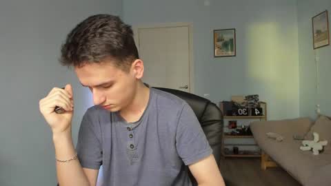 Snapshot of scooby_r chatting on January 17, 2025, 7:51 am Thomas brunette and Alex blond online show from January 17, 2025, 7:51 am