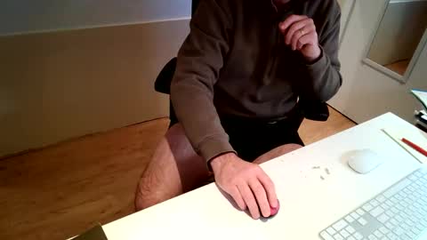 Snapshot of scotsmanx chatting on December 5, 2025, 7:43 pm scotsmanx online show from December 5, 2025, 7:43 pm