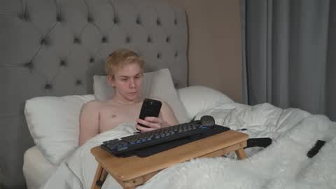 Snapshot of scottish_twink01 chatting on March 4, 2026, 1:44 am danny online show from March 4, 2026, 1:44 am