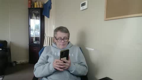 Snapshot of scottsman214 chatting on December 19, 2025, 11:50 am James online show from December 19, 2025, 11:50 am