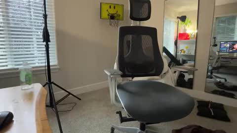 Snapshot of scottybeam chatting on December 4, 2025, 5:54 pm Scotty online show from December 4, 2025, 5:54 pm