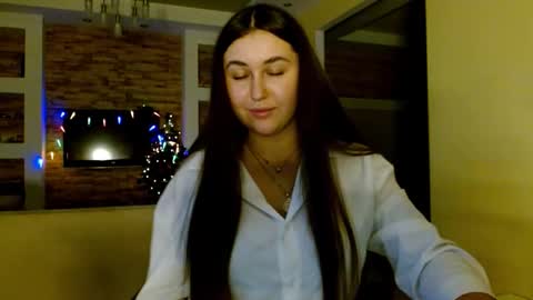 Elizabeth  online show from December 15, 2025, 1:37 pm