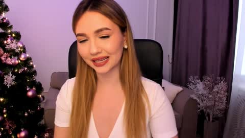 Kate online show from December 23, 2024, 6:33 am