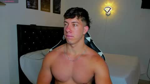 Snapshot of sean_brownx chatting on November 15, 2025, 9:28 am Sean online show from November 15, 2025, 9:28 am