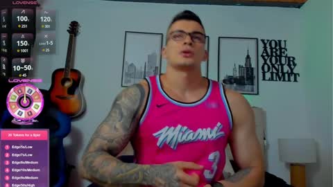 Snapshot of sean_carrera69 chatting on December 13, 2024, 8:15 pm Sean Carrera online show from December 13, 2024, 8:15 pm