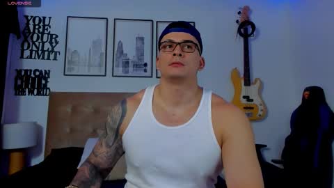 Snapshot of sean_carrera69 chatting on December 18, 2025, 3:23 am Sean Carrera online show from December 18, 2025, 3:23 am
