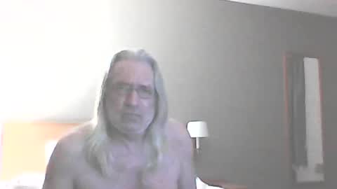 Snapshot of seantheflyer chatting on February 5, 2025, 1:04 am seantheflyer online show from February 5, 2025, 1:04 am