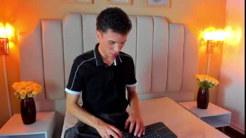 Snapshot of seantroyy chatting on September 16, 2025, 4:46 am Sean online show from September 16, 2025, 4:46 am