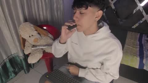 sebas_pretty7 online show from December 18, 2025, 12:33 pm