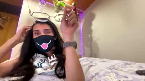 Nip online show from December 14, 2025, 8:02 pm