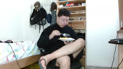 Snapshot of sebasslops chatting on February 13, 2025, 2:23 am Sebas online show from February 13, 2025, 2:23 am