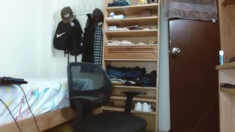 Snapshot of sebasslops chatting on February 18, 2025, 6:15 pm Sebas online show from February 18, 2025, 6:15 pm