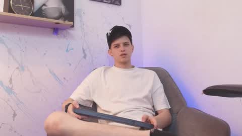 Snapshot of sebastamayo_ chatting on March 3, 2026, 7:47 am SEBAS online show from March 3, 2026, 7:47 am