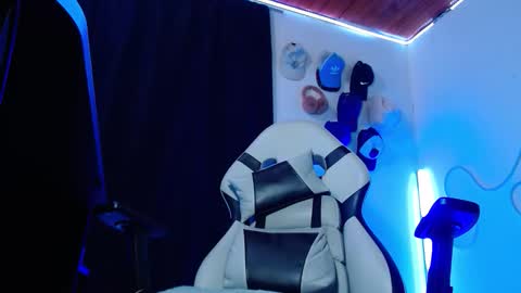 Sebastian online show from December 15, 2025, 5:01 am