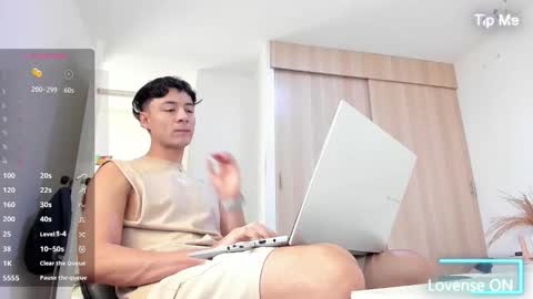 Snapshot of sebastian_dash chatting on October 28, 2025, 1:25 pm SEBAS online show from October 28, 2025, 1:25 pm