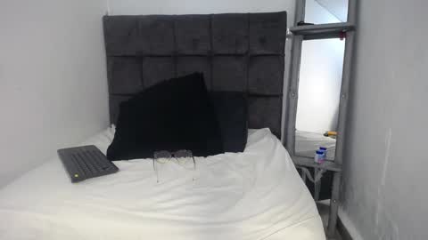 Snapshot of sebastian_n_alinson chatting on December 7, 2024, 12:08 am sebastian n alinson online show from December 7, 2024, 12:08 am