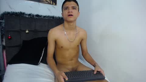 Snapshot of sebastian_n_alinson chatting on December 20, 2024, 6:19 am sebastian n alinson online show from December 20, 2024, 6:19 am