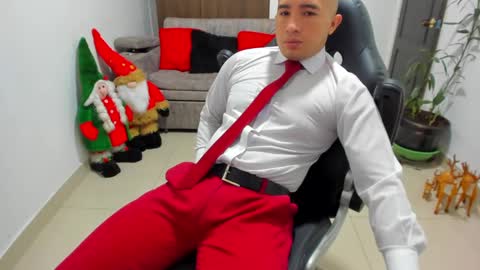 Snapshot of sebastian_oconnor77 chatting on December 24, 2024, 1:17 pm juan sebastian online show from December 24, 2024, 1:17 pm