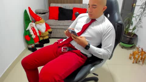 Snapshot of sebastian_oconnor77 chatting on December 24, 2024, 7:44 pm juan sebastian online show from December 24, 2024, 7:44 pm