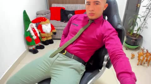Snapshot of sebastian_oconnor77 chatting on December 29, 2024, 4:40 pm juan sebastian online show from December 29, 2024, 4:40 pm