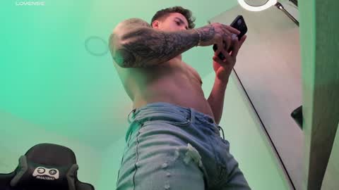 Snapshot of sebastianortizm chatting on February 7, 2025, 3:55 am Lucian Sinclair online show from February 7, 2025, 3:55 am