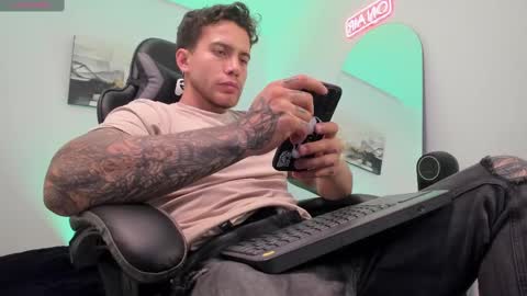 Snapshot of sebastianortizm chatting on March 1, 2025, 1:00 am Lucian Sinclair online show from March 1, 2025, 1:00 am