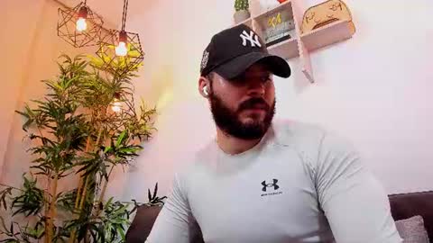 Instagram jeanpaulfit  online show from July 10, 2026, 10:01 pm