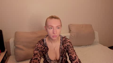 Snapshot of secret_dreams_ chatting on January 16, 2025, 8:33 am Amanda and pair in a real life we love each other but can play with you online show from January 16, 2025, 8:33 am