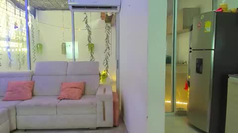 Snapshot of secrethause71605 chatting on February 2, 2026, 9:13 pm NIKOL online show from February 2, 2026, 9:13 pm