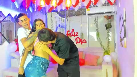 Snapshot of secrethause71605 chatting on February 14, 2026, 9:44 pm NIKOL online show from February 14, 2026, 9:44 pm