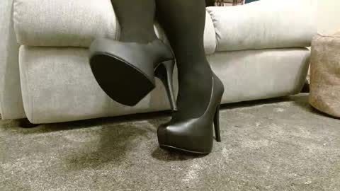 Snapshot of secretshoes chatting on February 15, 2026, 7:32 pm Secret Shoes online show from February 15, 2026, 7:32 pm