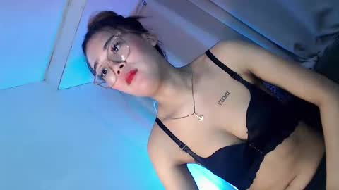 Snapshot of seducing_angela chatting on September 28, 2025, 11:43 pm seducing_angela online show from September 28, 2025, 11:43 pm